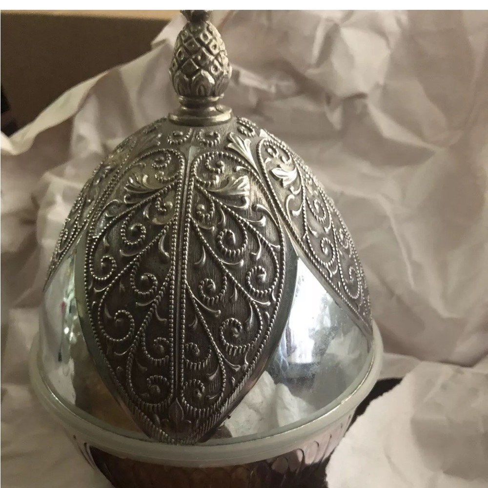 International Silver Co.Silver Egg shape Vintage Lipstick Holder W/ Makers Mark